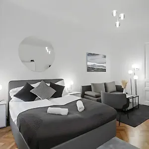 Apartment, Central, 2 Min To U1 Keplerplatz, Monthly Only Апартаменты